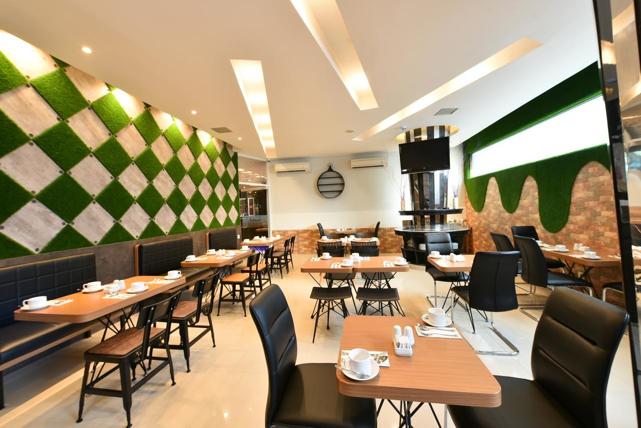 Midtown Xpress Balikpapan Hotel Exterior photo