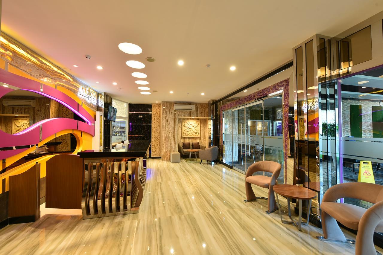 Midtown Xpress Balikpapan Hotel Exterior photo